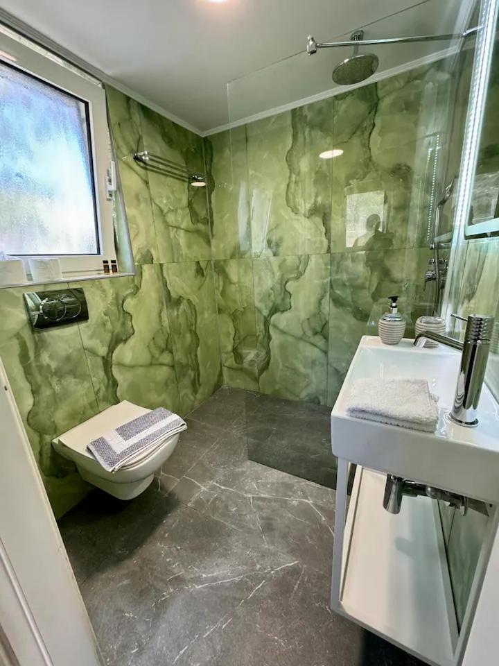 Seafront Apartment カルファス エクステリア 写真