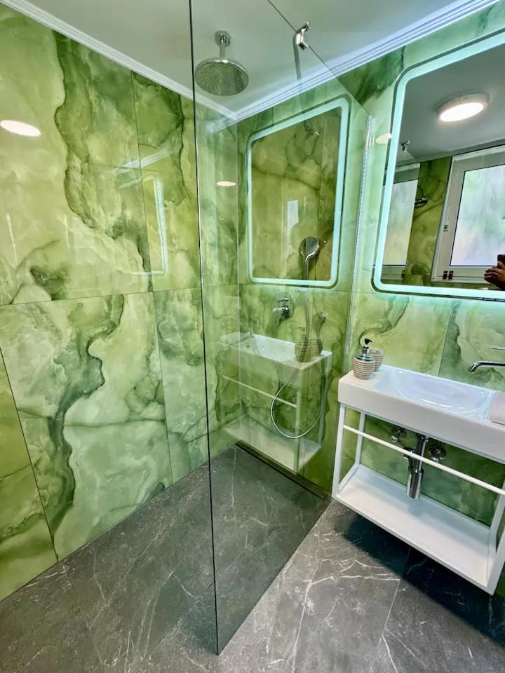 Seafront Apartment カルファス エクステリア 写真